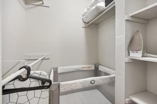 a small room with a sink and a shelf at Emerald Loft - Pool, Gym & Free Parking! in Dallas