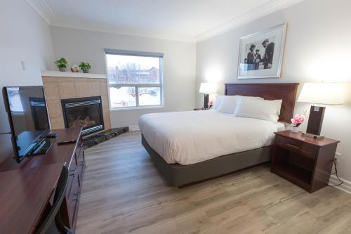 Postel nebo postele na pokoji v ubytování Nova Inn Inuvik