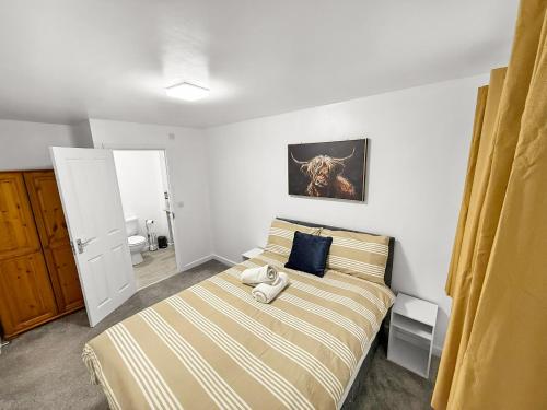 a bedroom with a bed with a teddy bear on it at New Manchester City Getaway House with 2 FREE Parking in Manchester