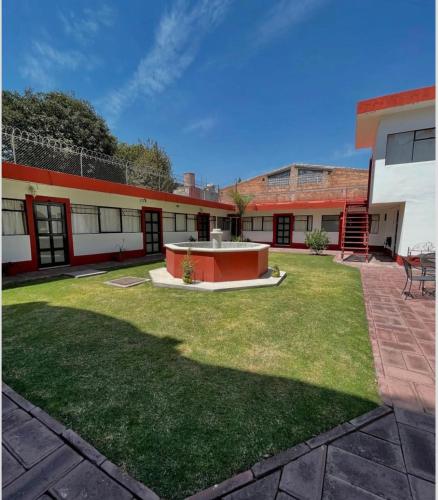 a courtyard of a building with a fountain at Casa Santo benito in Atlixco