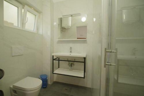 Rooms with a parking space Rovinj - 2245