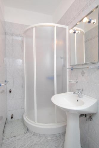 Apartments by the sea Duga Luka - Prtlog, Labin - 5528