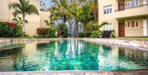 Spacious Two-Bedroom Apartment by the Beach