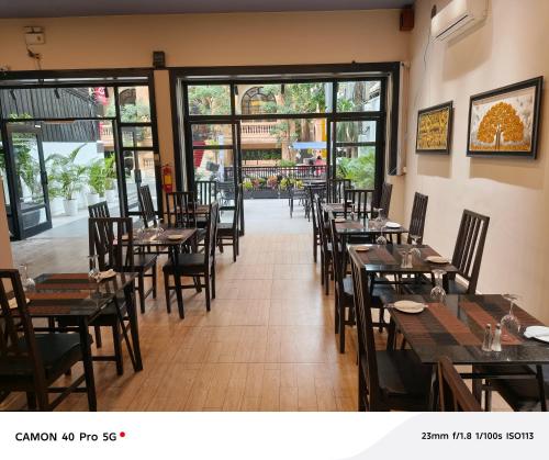 Restaurant o un lloc per menjar a Milan Hotel