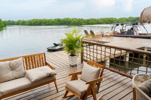 a deck with two chairs and a table on a boat at Casa Barú in Barú
