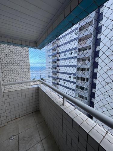 an empty bathroom with a view of a building at Apto Lilas in Mongaguá