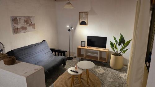 a living room with a couch and a table with a laptop at Departamento dos dormitorios en 3er piso por escaleras in Chajarí