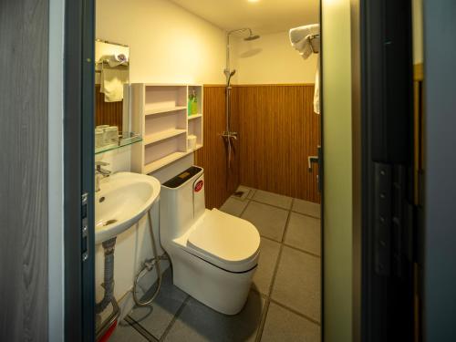 a bathroom with a toilet and a sink at Hilltop Chill Homestay Mui Ne in Mui Ne