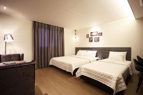 Postel nebo postele na pokoji v ubytování MU Hotel