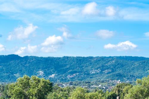 a view of a mountain range with trees and buildings at Coasta Wings Hostel in Nathon Bay