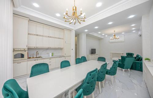 Lusy House