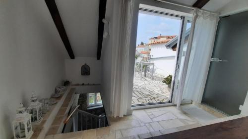 Steinhaus mit Terrasse