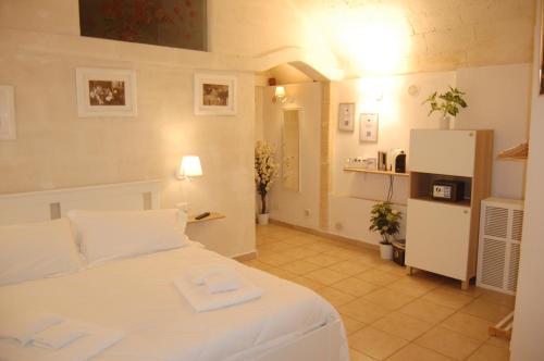 a bedroom with a white bed in a room at Antica Mateola in Matera