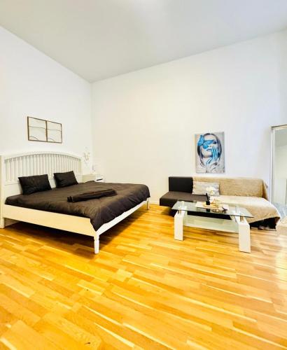 Cozy Studio Apartment 15 Min from Rathausplatz