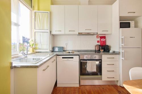 Lovely 2-Bedroom Apartment in Trendy Campo Ourique