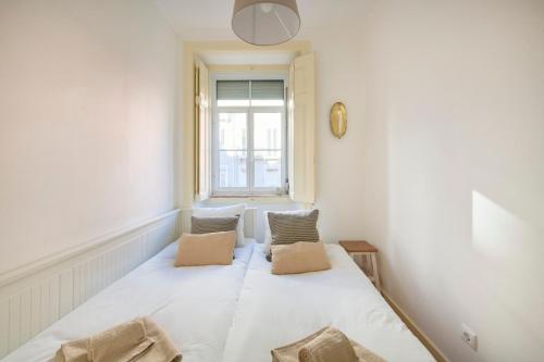 Lovely 2-Bedroom Apartment in Trendy Campo Ourique