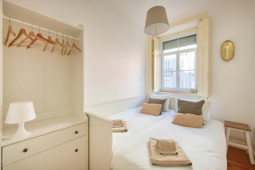 Lovely 2-Bedroom Apartment in Trendy Campo Ourique