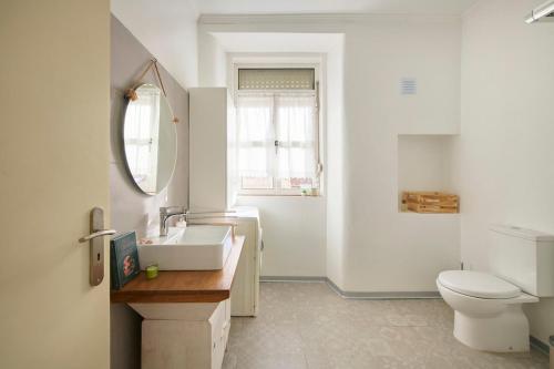 Lovely 2-Bedroom Apartment in Trendy Campo Ourique