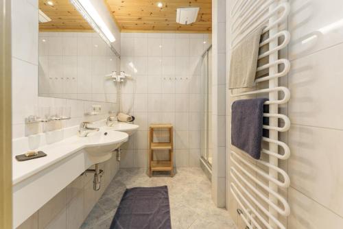 a bathroom with a sink and a mirror at Kainreiterhof in Aich