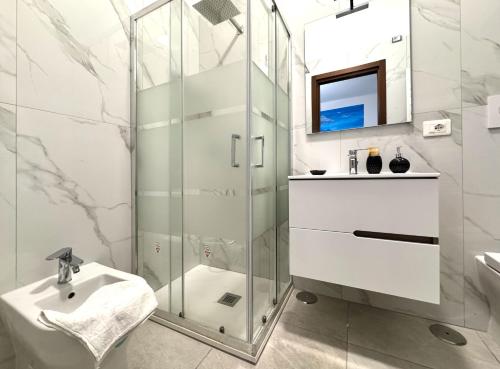 a bathroom with a glass shower and a sink at Pompei Comfort Room in SantʼAntonio Abate