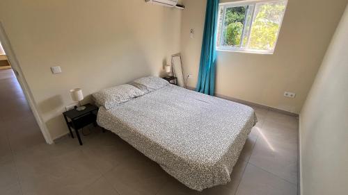Llit o llits en una habitació de Seabreeze Apartment