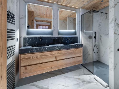 Appartement d'exception, ski aux pieds, sauna, parking inclus