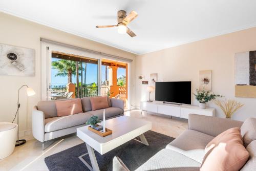 Resort Mediterra - Sea View Apartment near Golf with Pools & Fitness