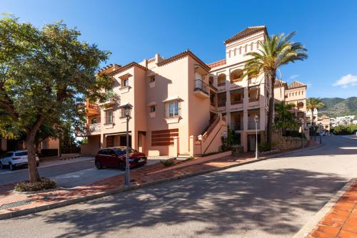Resort Mediterra - Sea View Apartment near Golf with Pools & Fitness