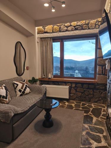 Φεγγαρόπετρα-Ημισέληνος