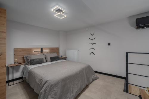 LOFTAKI - ATHENS Minimal Loft