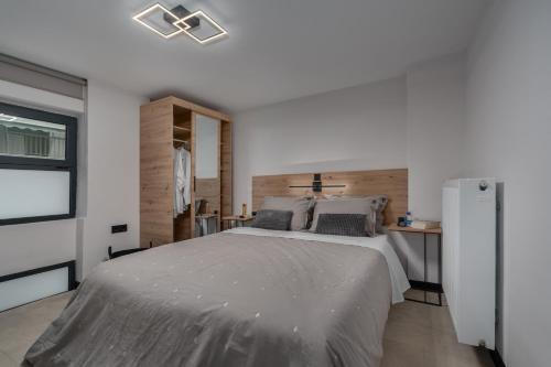 LOFTAKI - ATHENS Minimal Loft