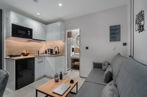 LOFTAKI - ATHENS Minimal Loft
