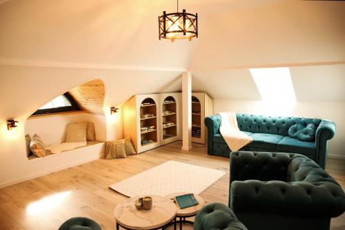 a living room with a couch and a table at Mera House Bilbor in Bilbor