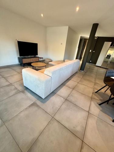 Superbe Villa, 4 chambres, parking, garage et piscine