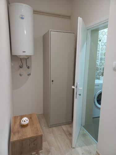 a room with a door and a table and a sink at KOD VELIKIH TUJA in Melenci