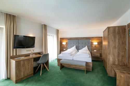 Hotel Dachstein tesisinde bir odada yatak veya yataklar