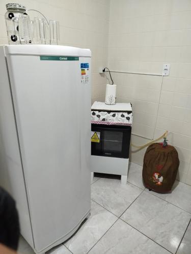 a small kitchen with a stove and a backpack at Tranquility with convenience in Caxambú Tranquilo in Caxambu