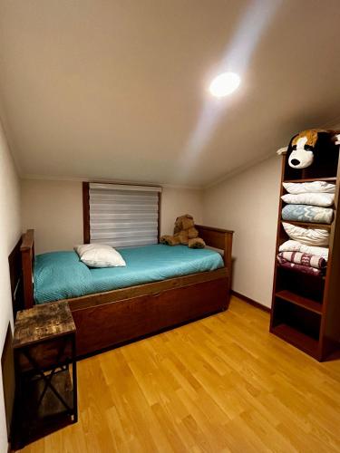 a bedroom with a bed with a teddy bear on it at Acogedora casa para 6 personas en algarrobo in Algarrobo