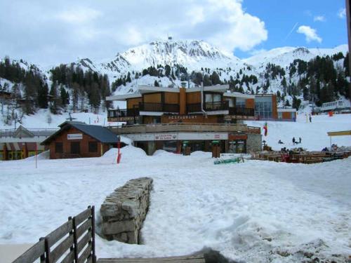 Studio divisible, ski aux pieds, terrasse, animaux admis