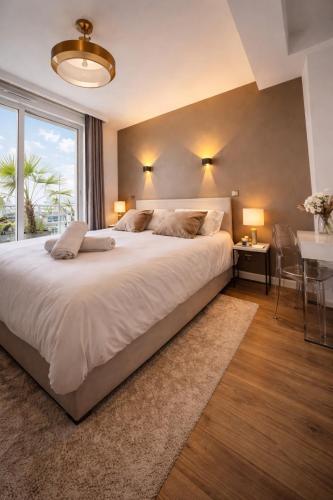 Luxury Flat - Eiffel Tower View & Terrace - Air Conditioning