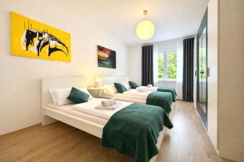 two beds in a room with green sheets at VAJAGIC 1 - Apartment 4 Pers, 60 qm, EG, Messe, Uni Klinik in Essen