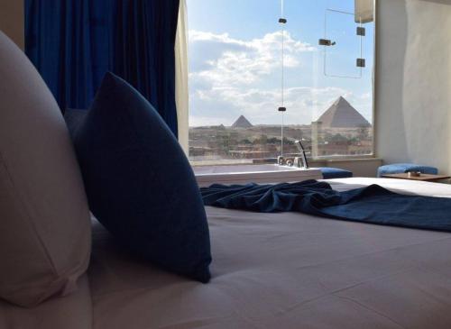 King pharaonic pyramids & jacuzzi