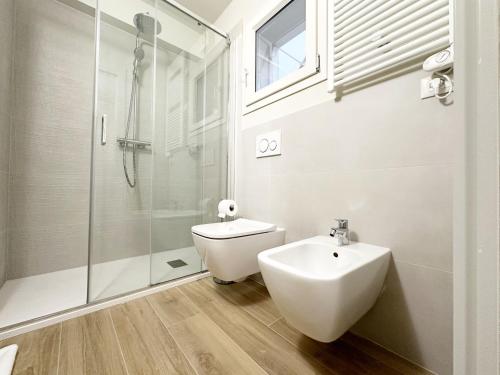 a bathroom with a sink and a toilet and a shower at Casa Lore in Pontedera