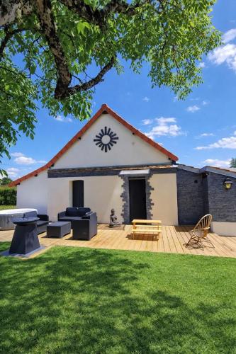 La Demeure du Faon en cœur de Sologne 10mn Lamotte-Beuvron, gîte de charme avec jacuzzi et piscine , proche Center Parc Beauval Châteaux de la Loire Orléans