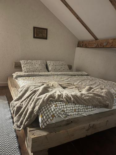 a bed with a wooden frame in a bedroom at Casa Picătura de Rouă in Beliş