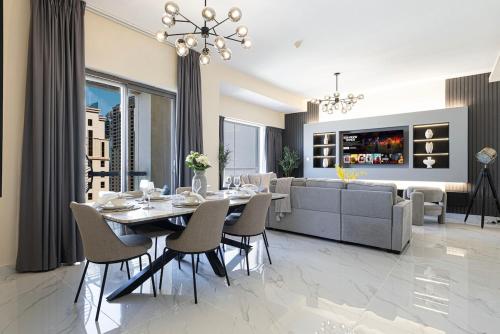 Beachfront Spacious Apartment with Sea & Palm Views