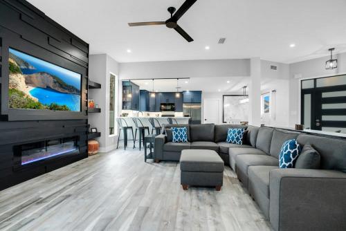 Luxury Villa Near Disney I Fully Renovated photo 13