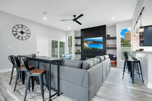 Luxury Villa Near Disney I Fully Renovated photo 10