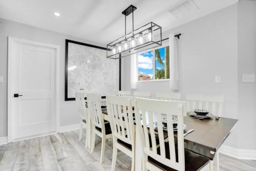 Luxury Villa Near Disney I Fully Renovated photo 6