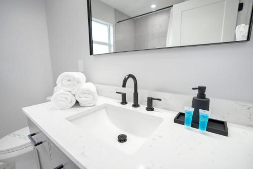 Luxury Villa Near Disney I Fully Renovated photo 25